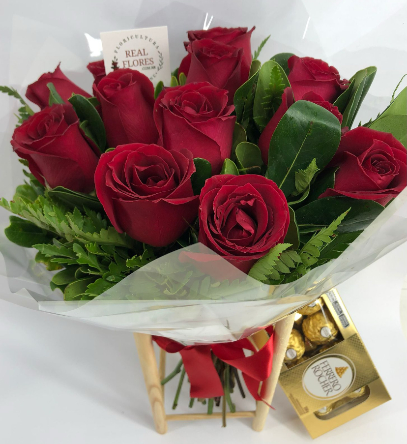 6949 12 Rosas com Ferrero 